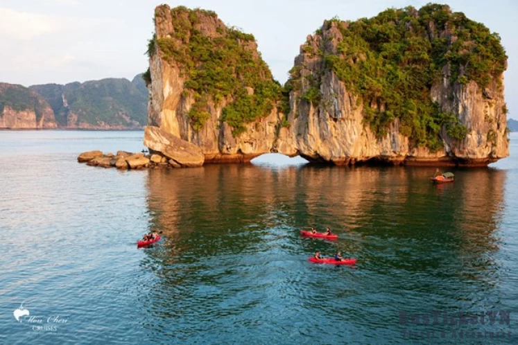 Wonder Bay Luxury Cruise Halong Bay 1 Day Trip - Slide 4