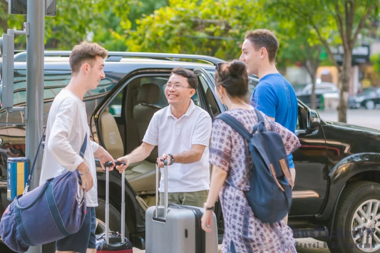 Tan Son Nhat Airport (SGN) to Ho Chi Minh City Private Car