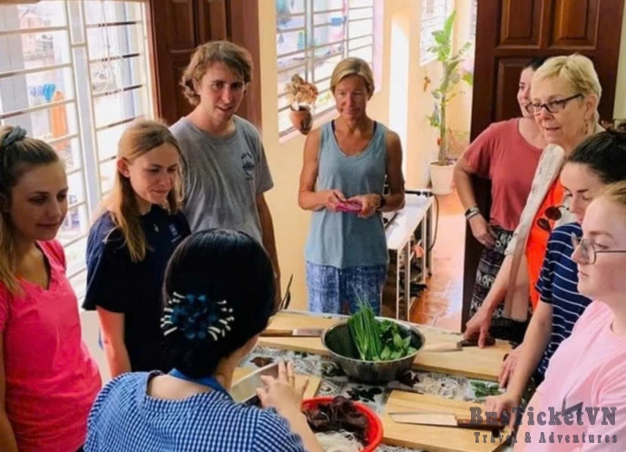 THUY BIEU CYCLING TOUR & COOKING CLASS - Slide 2