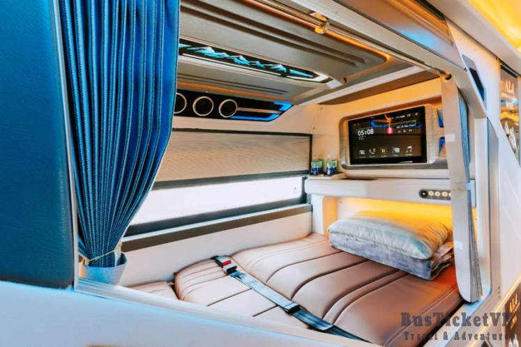 Hanoi to Hoi An VIP Cabin Bus By HKBus - Slide 6